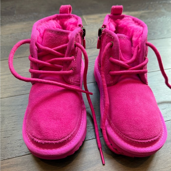 New Girls UGG boots girls size 11 - Picture 1 of 11